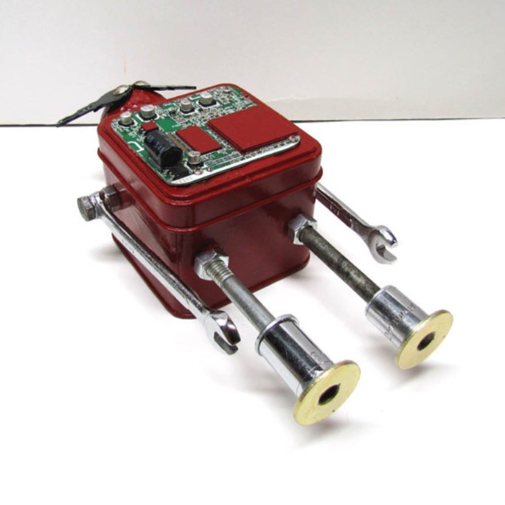 Found Objects Robot Sculpture / Assemblage Robot - image 5